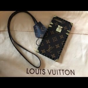 SOLD- Luxury Phone Case 📲